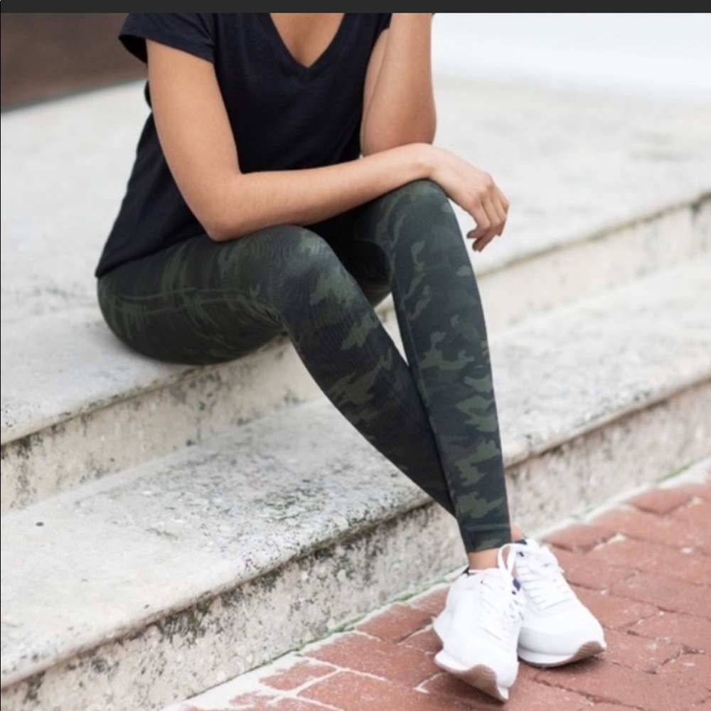SPANX Look at me Now Seamless Greem Camo Leggings